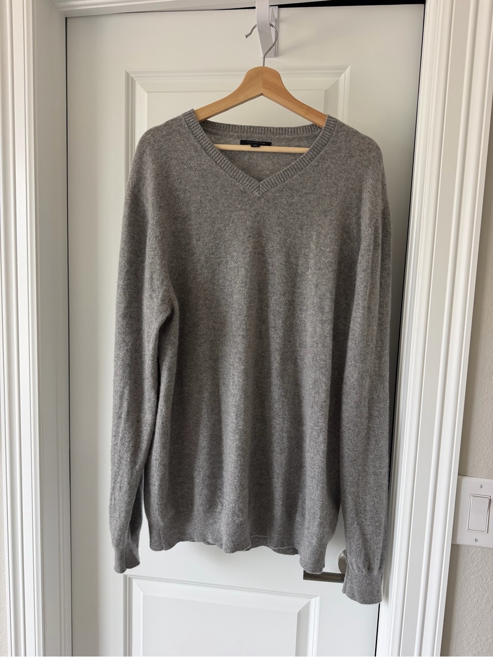 Travis Mathew Men's 100% Cashmere V-Neck Sweater - Gray
